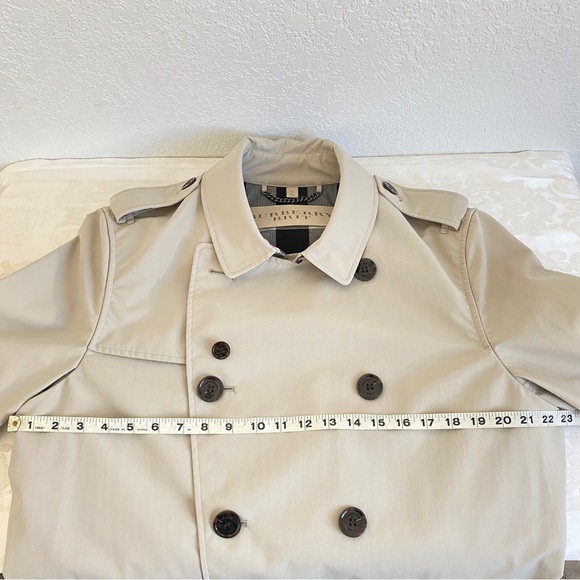 Burberry beige trench coat - Picture 11 of 14